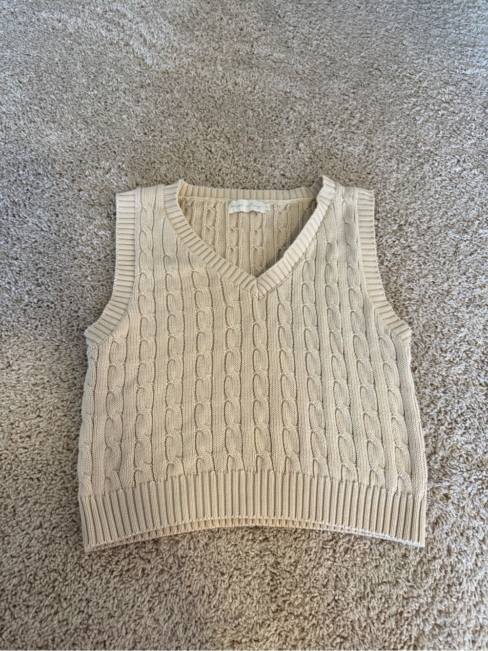 American Threads Cable Knit V-Neck Sweater Tank Vest in Cream